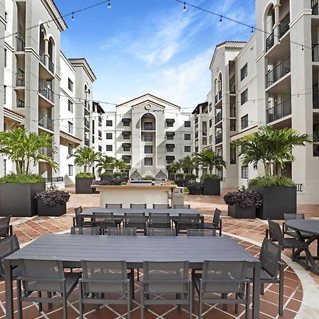 Dharma Home Suites Coral Gables At Gables Grand Plaza Miami Bagian luar foto