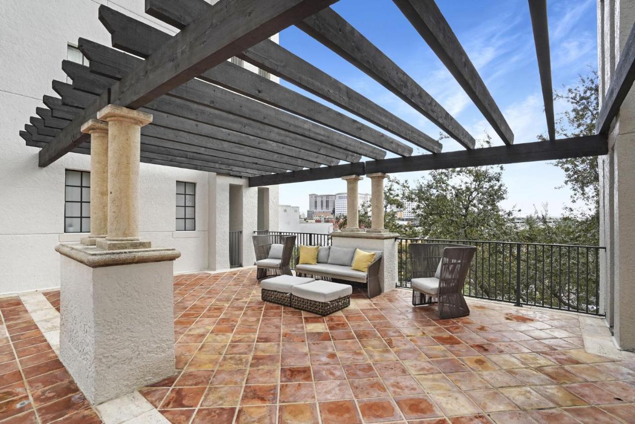 Dharma Home Suites Coral Gables At Gables Grand Plaza Miami Bagian luar foto