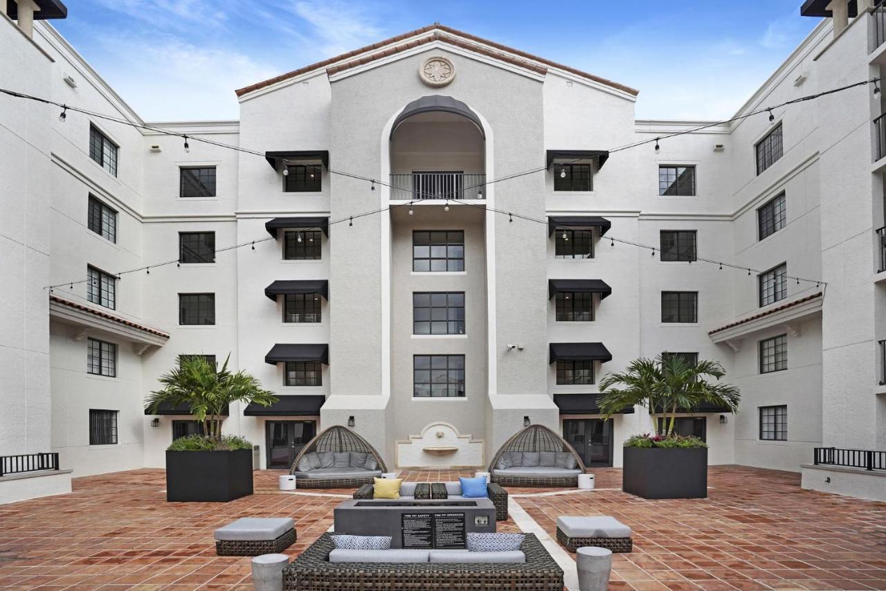 Dharma Home Suites Coral Gables At Gables Grand Plaza Miami Bagian luar foto