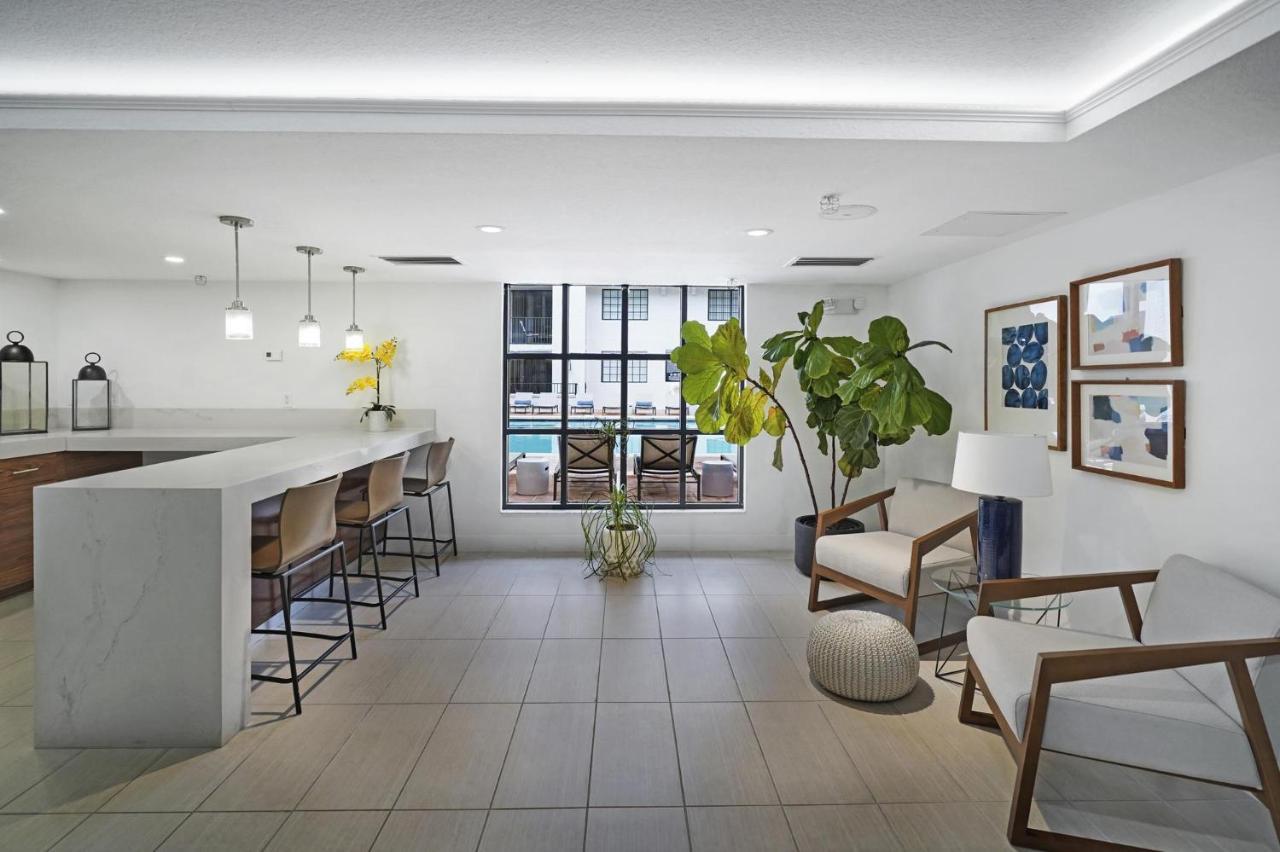 Dharma Home Suites Coral Gables At Gables Grand Plaza Miami Bagian luar foto