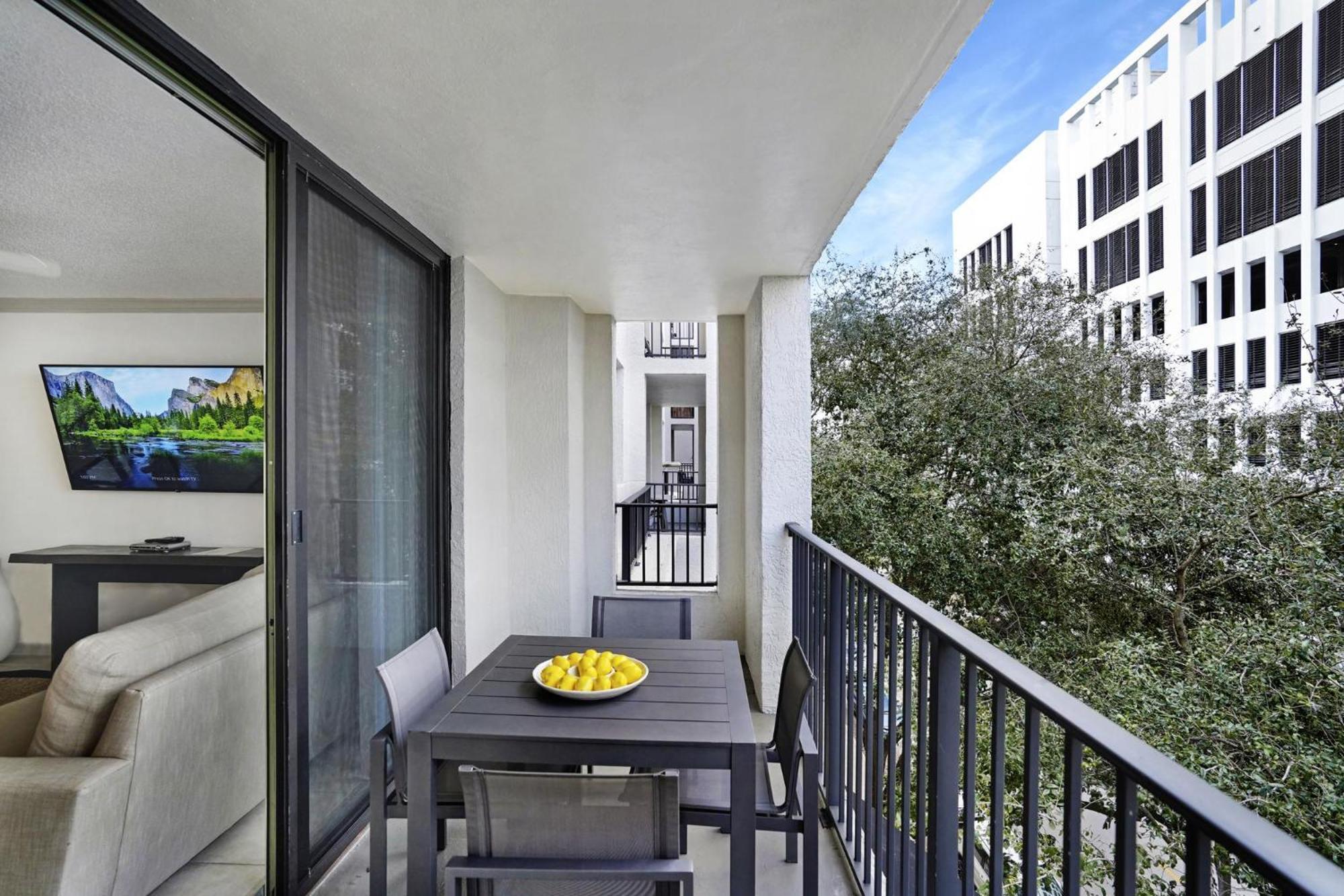 Dharma Home Suites Coral Gables At Gables Grand Plaza Miami Ruang foto
