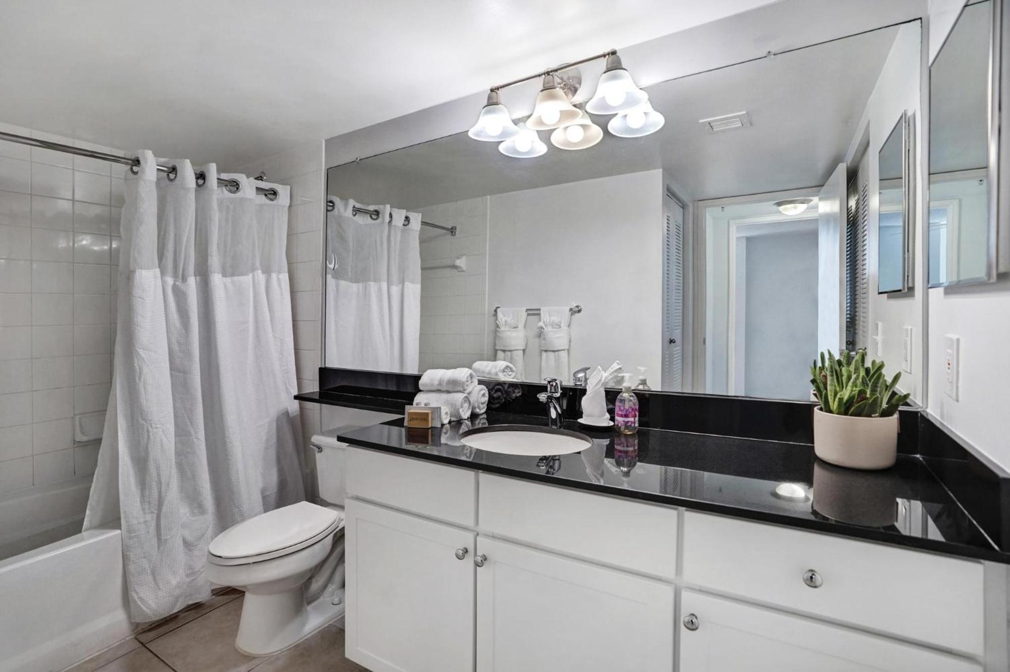 Dharma Home Suites Coral Gables At Gables Grand Plaza Miami Ruang foto