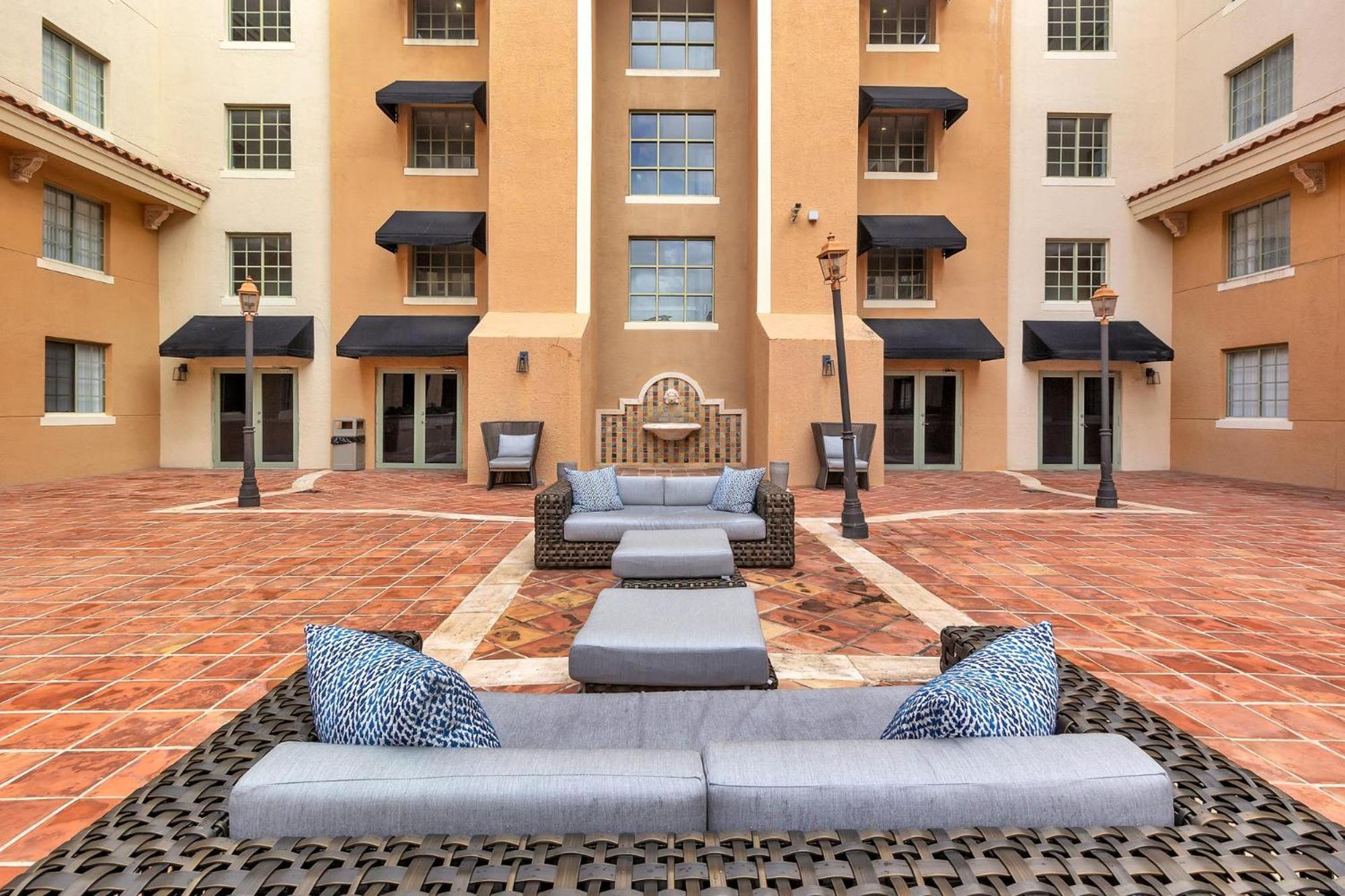 Dharma Home Suites Coral Gables At Gables Grand Plaza Miami Ruang foto