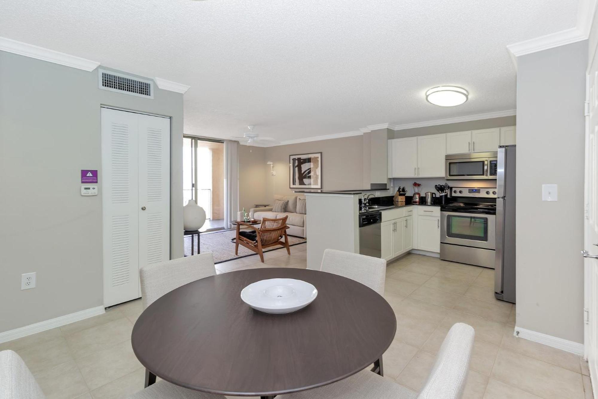 Dharma Home Suites Coral Gables At Gables Grand Plaza Miami Ruang foto