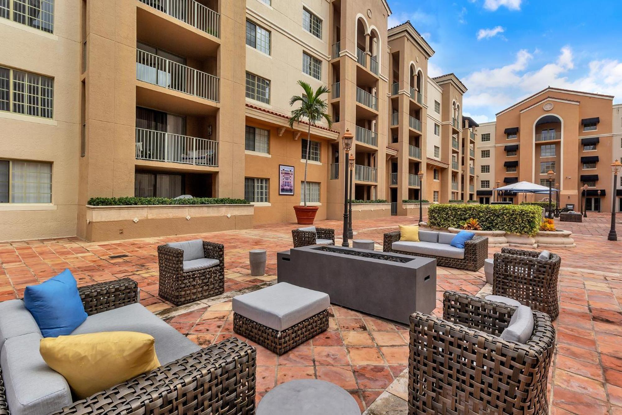 Dharma Home Suites Coral Gables At Gables Grand Plaza Miami Ruang foto