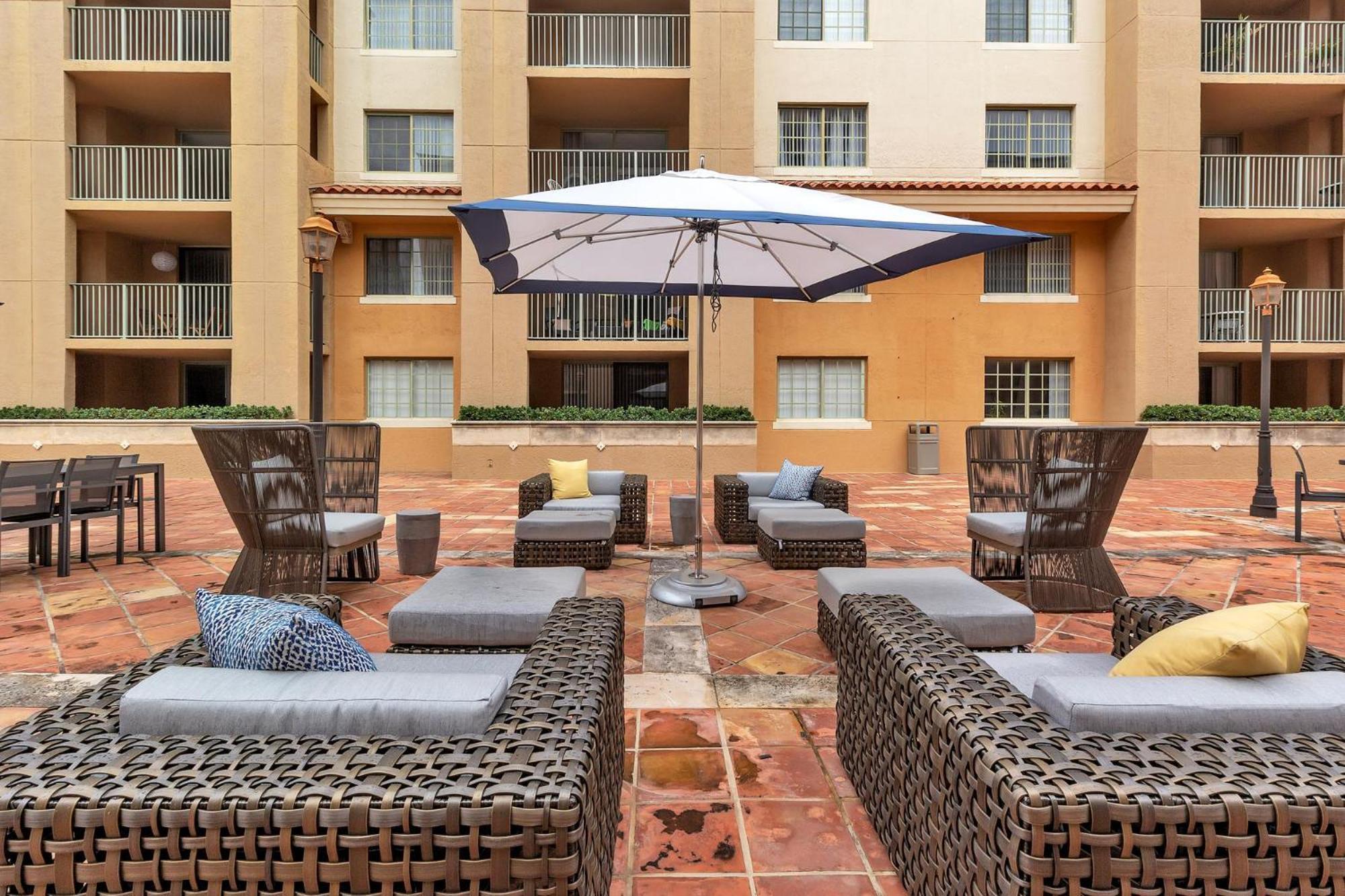 Dharma Home Suites Coral Gables At Gables Grand Plaza Miami Ruang foto