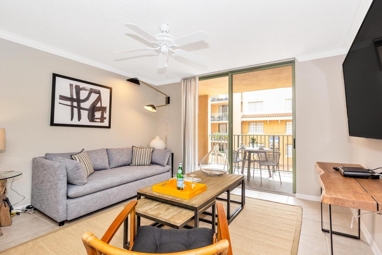 Dharma Home Suites Coral Gables At Gables Grand Plaza Miami Bagian luar foto